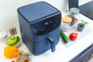 Airfryer allumé dans une cuisine
