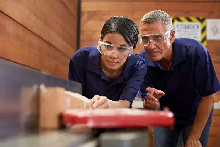 Apprentie charpentier
