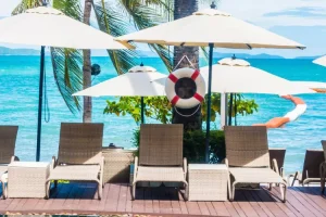 Transat d'un hôtel en bord de mer